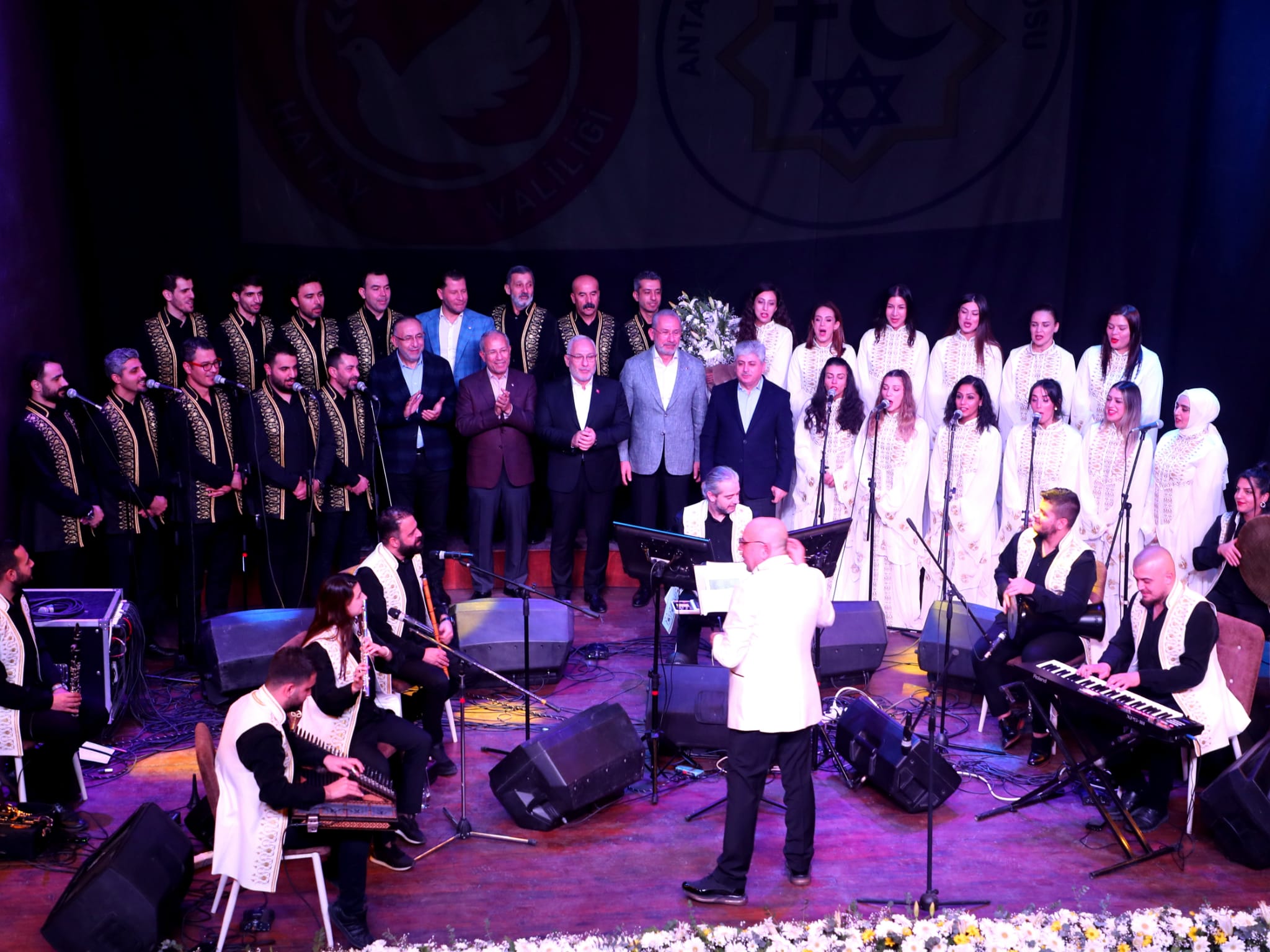 Medeniyetler korosu mest etti