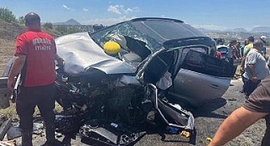3 otomobilin karıştığı kazada 1'i ağır 9 kişi yaralandı