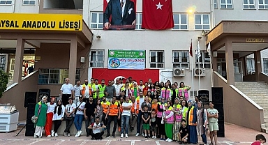 300 öğrenciye bayram harçlığı ve kıyafet dağıtıldı