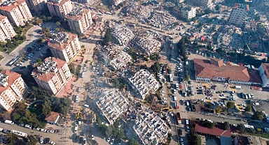 6 ŞUBAT’TA İNSANLAR DEĞİL, İNSANLIK ÖLDÜ