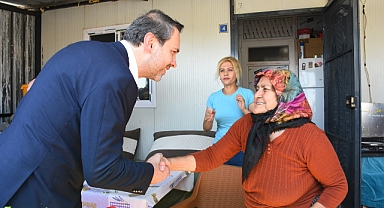 Bayraktar, Hatay'da depremzedeleri ziyaret etti