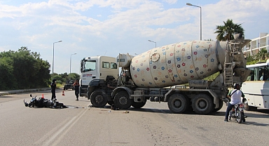 Beton mikseri ile çarpışan motosikletteki 2 kişi yaralandı