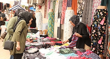 Depremzede esnaf bayramı buruk karşılıyor
