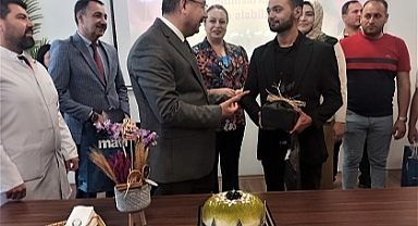 Hastane personeline doğum günü sürprizi