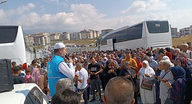HATAY’DAN İLK HAC KAFİLESİ DUALARLA UĞURLANDI