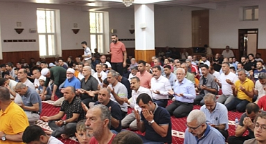 İskenderun'da depremlerde hayatını kaybedenler için Kur'an-ı Kerim okutuldu