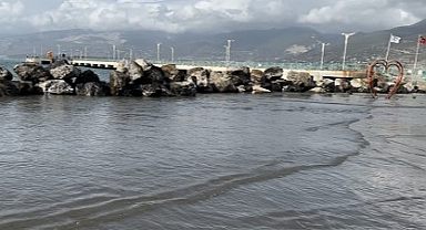 İskenderun'da lodos hayatı olumsuz etkiledi