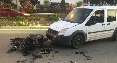 Kamyonet ile motosikletin çarpıştığı kazada 2 kişi yaralandı