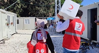 KIZILAY’DAN HİJYEN KOLİSİ VE BAYRAMLIK KIYAFET