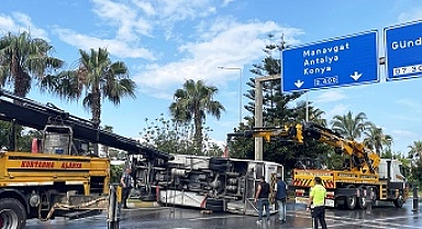 Midibüsün devrildiği kazada 13 kişi yaralandı