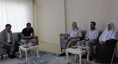 Reyhanlı Kaymakamı Öztürk'ten depremzede ailelere