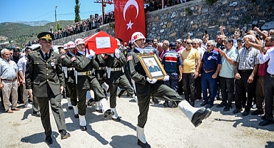 Şehit toprağa verildi