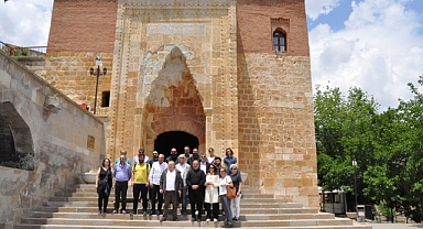 Turizm ve gastronomi yazarları, UNESCO listesindeki Eshab-ı Kehf’i ziyaret etti