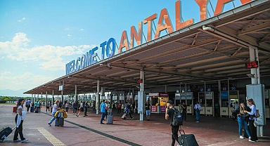 6 ayda hava yoluyla gelen turist sayısı 5,5 milyonu geçti
