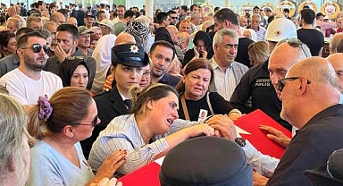 Bakan Yerlikaya, şehit polis memuru Alp Efe Bekit'in cenaze törenine katıldı