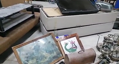 ÇALDIKLARI EŞYALARLA BİRLİKTE YAKALANDILAR