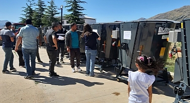 Çiftçilere yem karma makinesi dağıtıldı