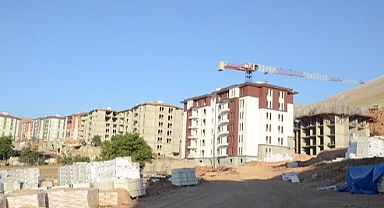 Depremin merkez üssü Elbistan'da TOKİ konutları yükseliyor