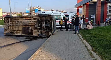 Devrilen minibüsteki 9 tarım işçisi yaralandı