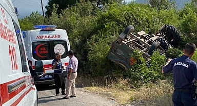 Devrilen traktördeki bir kişi hayatını kaybetti