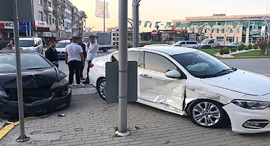 İki otomobilin çarpıştığı kazada 2 kişi yaralandı
