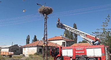 LEYLEK YAVRUSUNU İTFAİYE KURTARDI