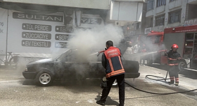 Park halindeki otomobilde çıkan yangın söndürüldü