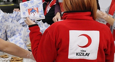 TÜRK KIZILAYI DEPREMZEDE ÖĞRENCİLERİN YANINDA
