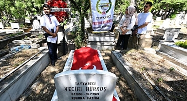 Vecihi Hürkuş kabri başında anıldı
