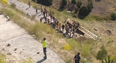 Yolcu otobüsü şarampole devrildi: 7 kişi hayatını kaybetti, 22 kişi yaralandı