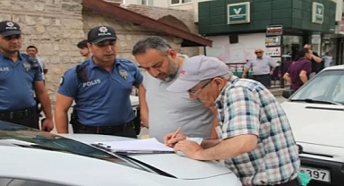 Yolda bulunan para polis aracılığıyla sahibine teslim edildi