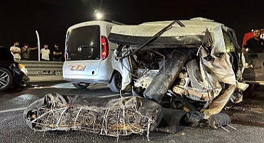 Adana'da iki otomobilin çarpıştığı kazada 1 kişi öldü, 1 kişi ağır yaralandı