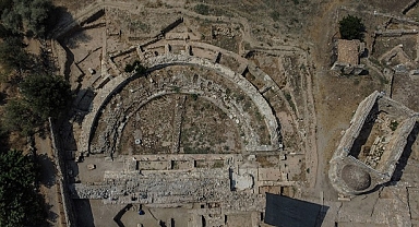 Antik Kentte yaklaşık 2 bin 300 yıllık tanrıça Hekate figürü bulundu