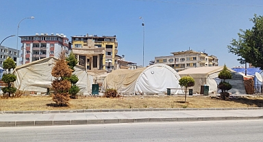 ÇADIRLAR KALKACAK DENDİ AMA