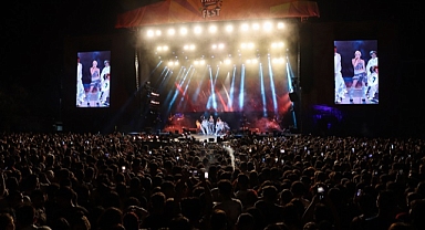 Edis, Ceza ve Güneş, Fanta Fest'in Adana durağında sahne aldı