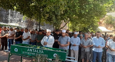 Evde çıkan yangında hayatını kaybeden yaşlı çift defnedildi