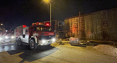 Kahramanmaraş'ta hurda deposunda çıkan yangın söndürüldü
