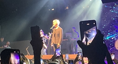Şarkıcı Manuş Baba Adana'da konser verdi