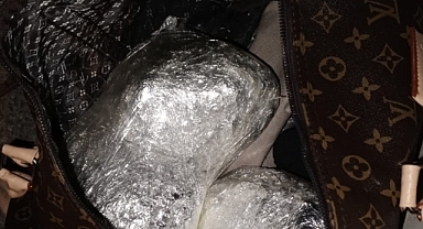 1 kilo 950 gram esrar ele geçirildi