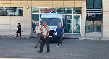 2 otomobilin çarpıştığı kazada 1 kişi öldü, 1 kişi yaralandı