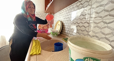 Aboneliği olup şebekesi bulunmayan mahalle sakinleri evlerine su gelmesini istiyor