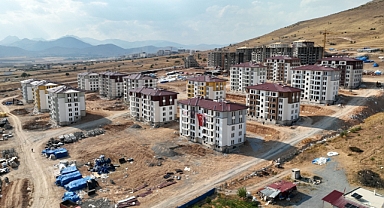 Afetzedeler için inşa edilen 3 bin 600 konut kasımda teslim edilecek