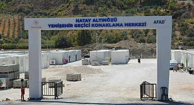 ALTINÖZÜ’NDE 958 KONTEYNER BULUNUYOR