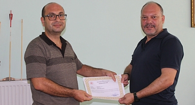 FERİT GÜNDEL’DEN DEPREM KAHRAMANLARINA PLAKET