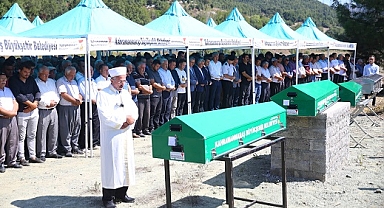 Freni boşalan kamyonun çarpması sonucu hayatını kaybeden 4 kişi toprağa verildi