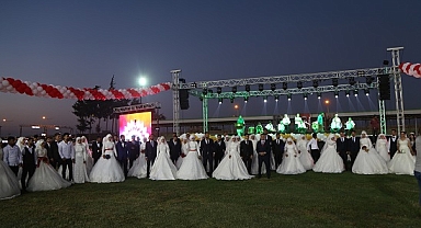 Hatay'da 100 depremzede çift için toplu nikah töreni yapıldı