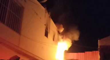 Hatay'da 2 katlı binada çıkan yangın söndürüldü