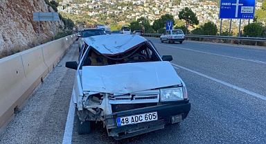 Otomobilin çarptığı 2 bisikletli yaralandı