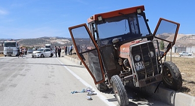 Otomobilin traktörle çarpıştığı kazada 4 kişi yaralandı