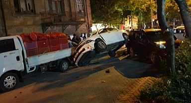Trafik kazasında 4 araçta hasar oluştu
